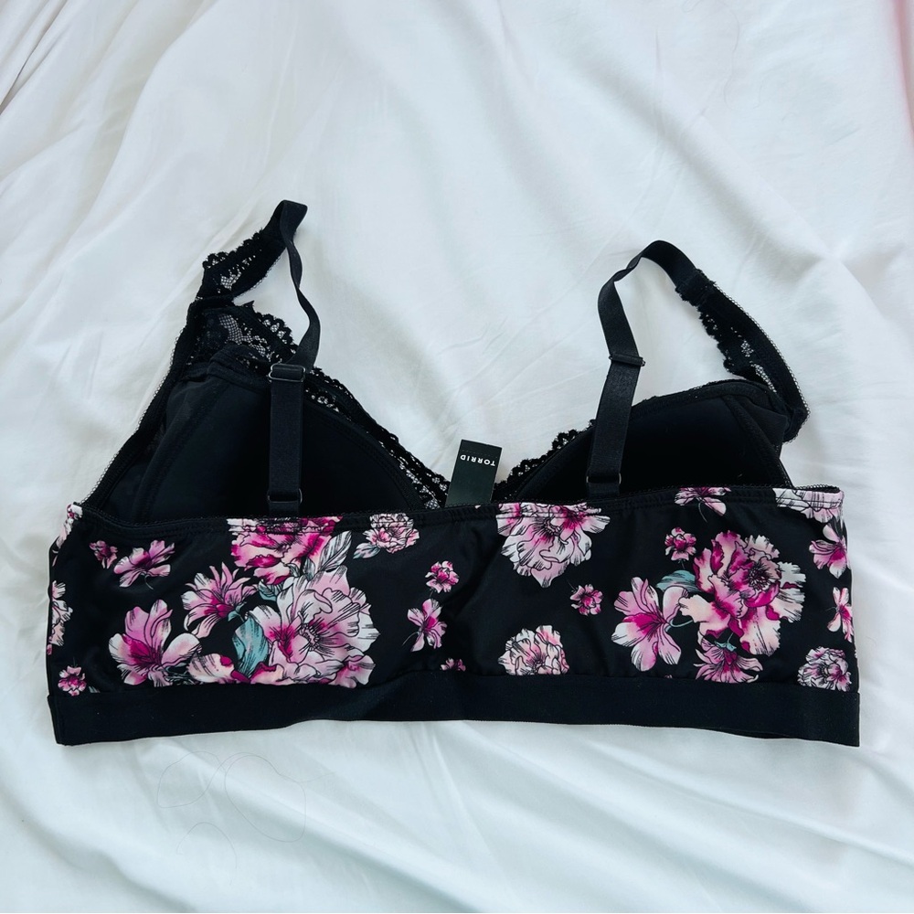 Torrid Curve NWT Lightly Lined Microfiber Plunge Bralette Floral Print Size 2 - Picture 6 of 8